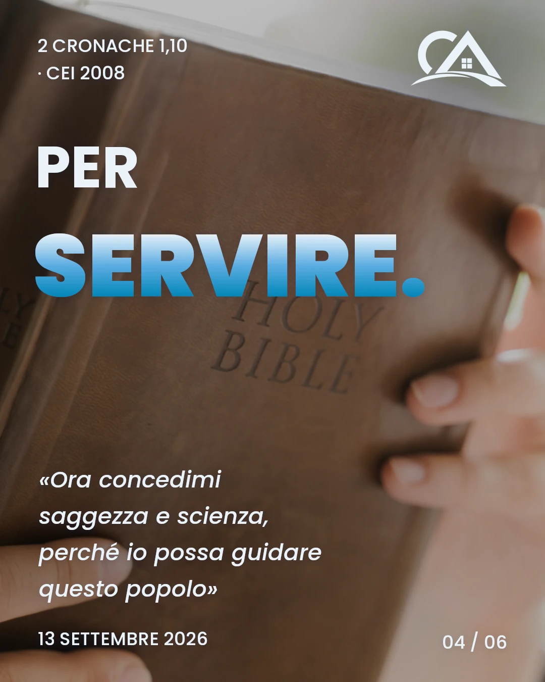 Per servire, dettaglio di una Bibbia tenuta tra le mani